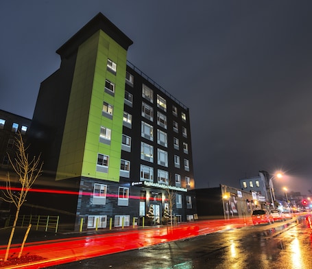 Fachada del alojamiento - Noche