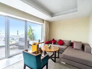 Suite, 1 très grand lit, terrasse | Literie de qualité supérieure, minibar, coffres-forts dans les chambres