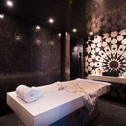 Salas de tratamiento para parejas, sauna y baño turco o hammam