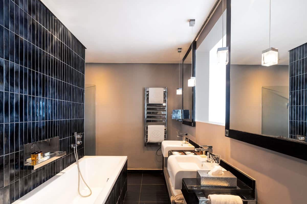 1 bedroom, premium bedding, minibar, in-room safe
