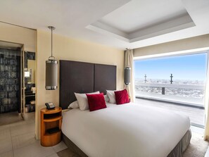 Suite, 1 très grand lit, terrasse | Literie de qualité supérieure, minibar, coffres-forts dans les chambres