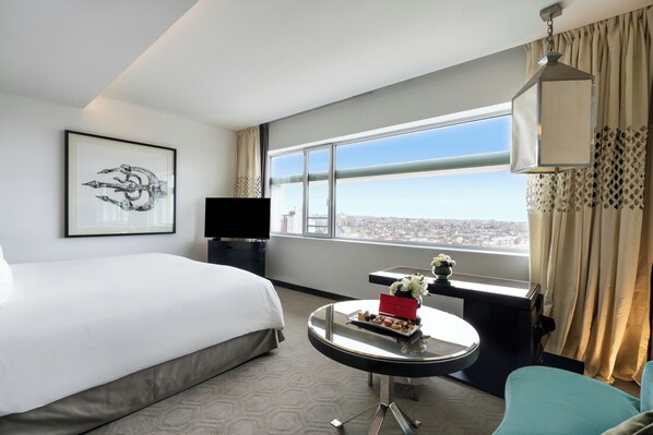 Luxury-Zimmer, 1 King-Bett (Medina, Mosque and Ocean view) | 1 Schlafzimmer, hochwertige Bettwaren, Minibar, Zimmersafe