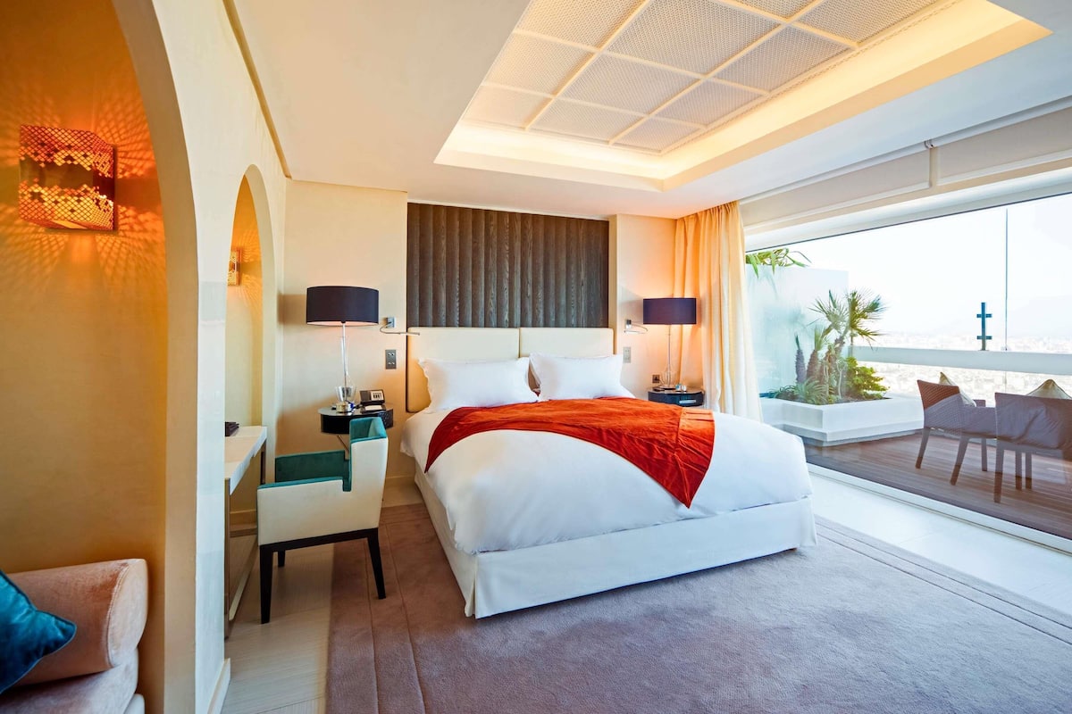 Suite, 1 kingsize bed (Imperial) | 1 slaapkamer, luxe beddengoed, een minibar, een kluis op de kamer