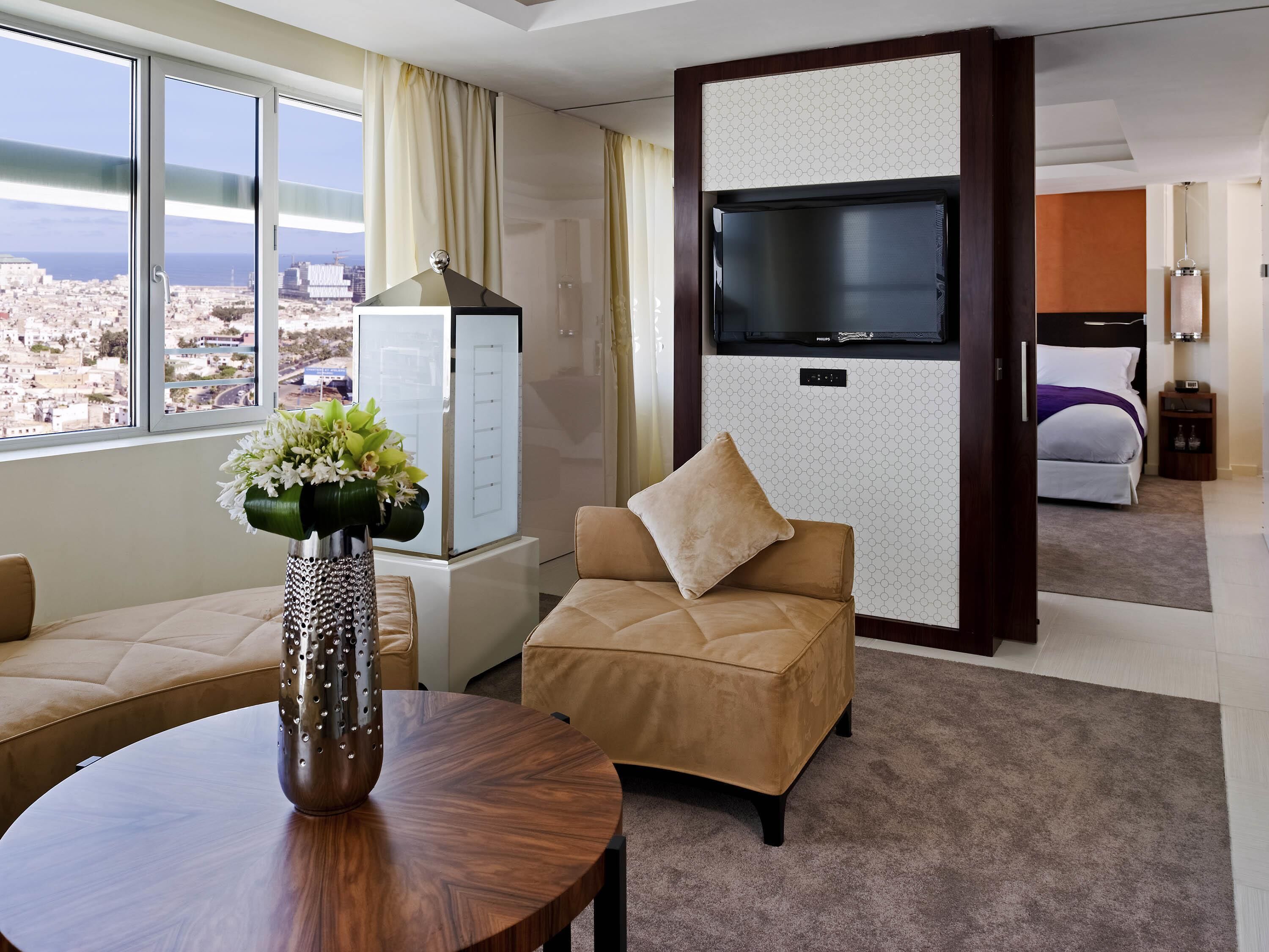 スイート キングベッド 1 台 | 高級寝具、ミニバー、セーフティボックス (室内)、デスク