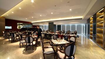 每日供應自助早餐 (每人 CNY138)