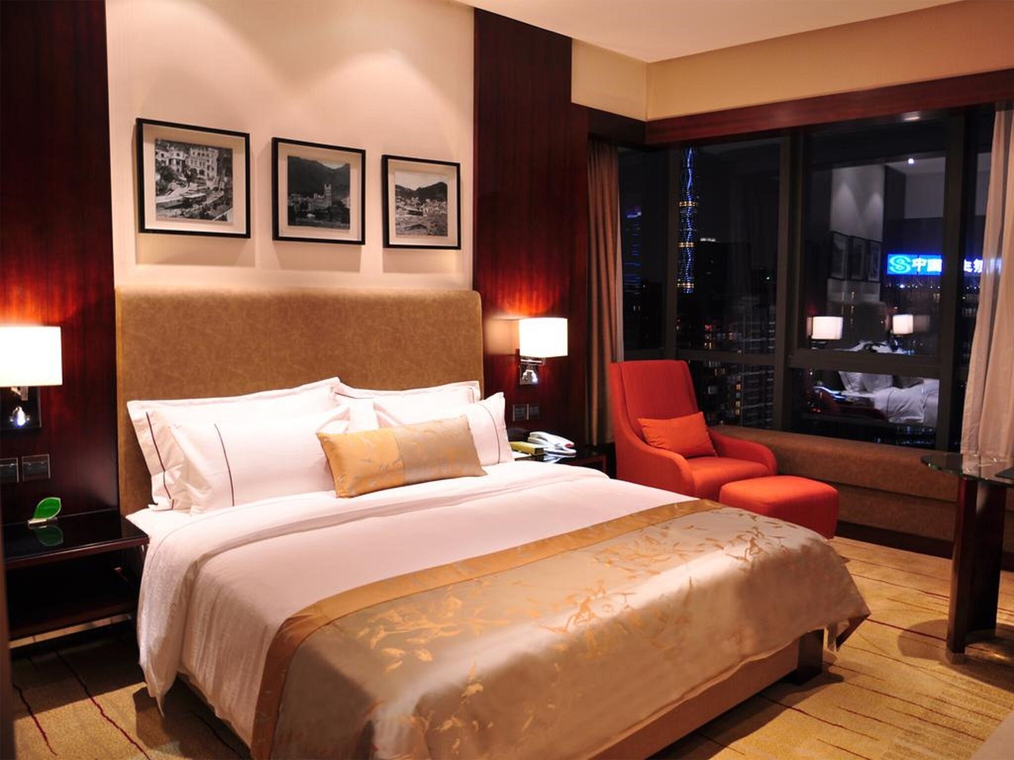 Premium bedding, down comforters, minibar, in-room safe