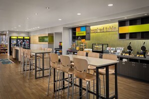 含每日吃到飽早餐