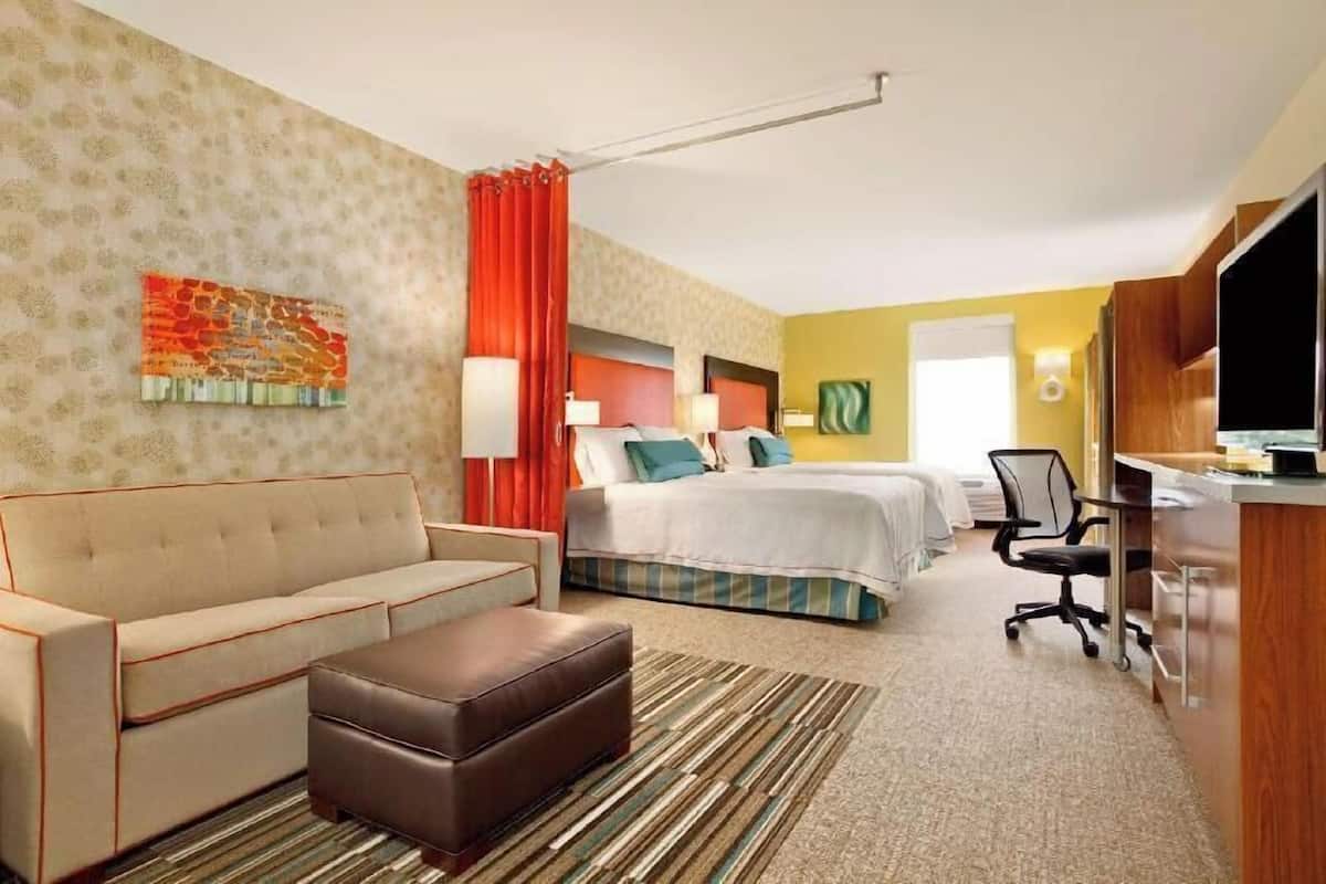 Ropa de cama de alta calidad, camas con pillow-top y escritorio