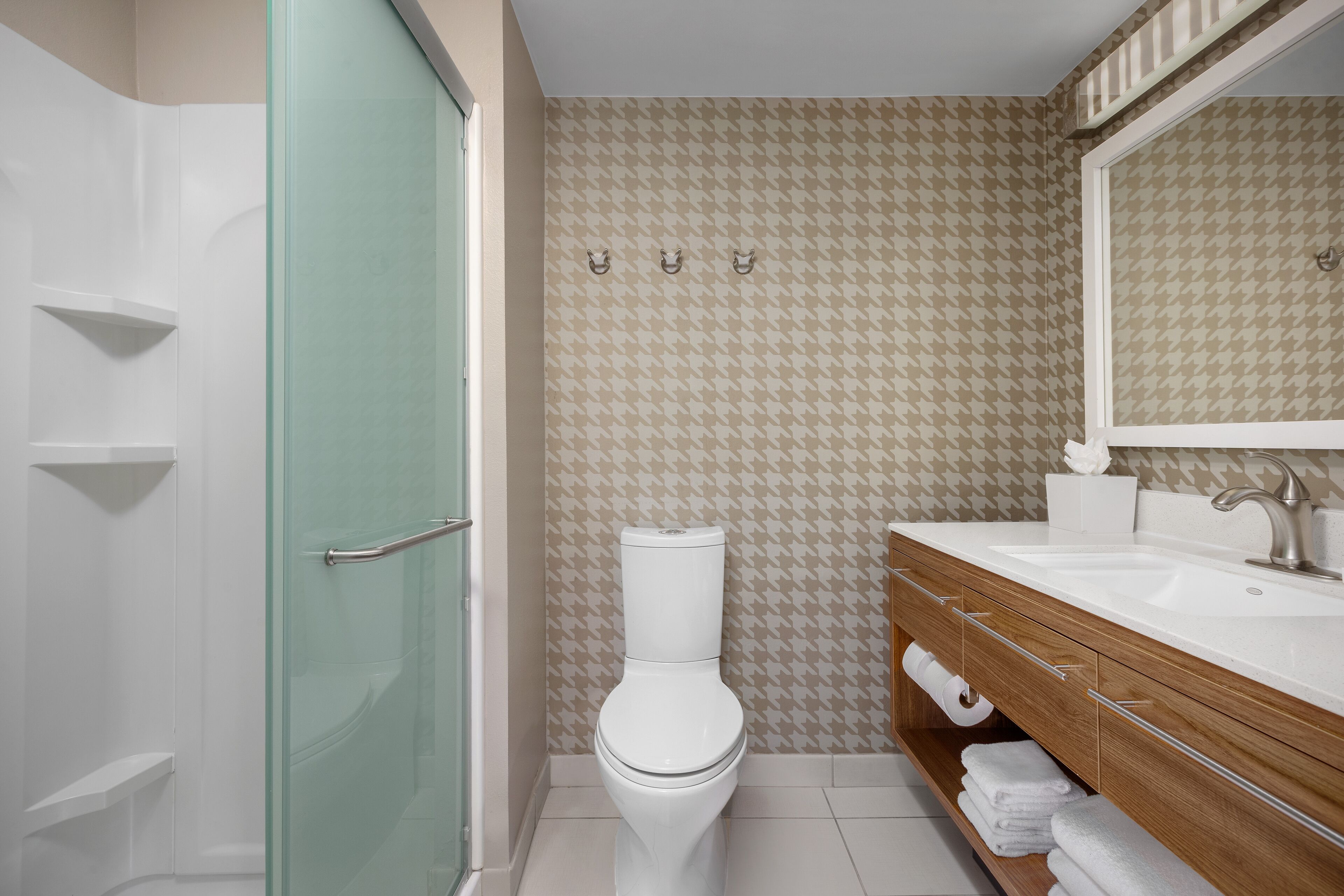 free toiletries, towels