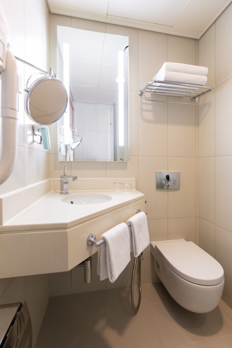 ibis Abu Dhabi Gate - Image 11