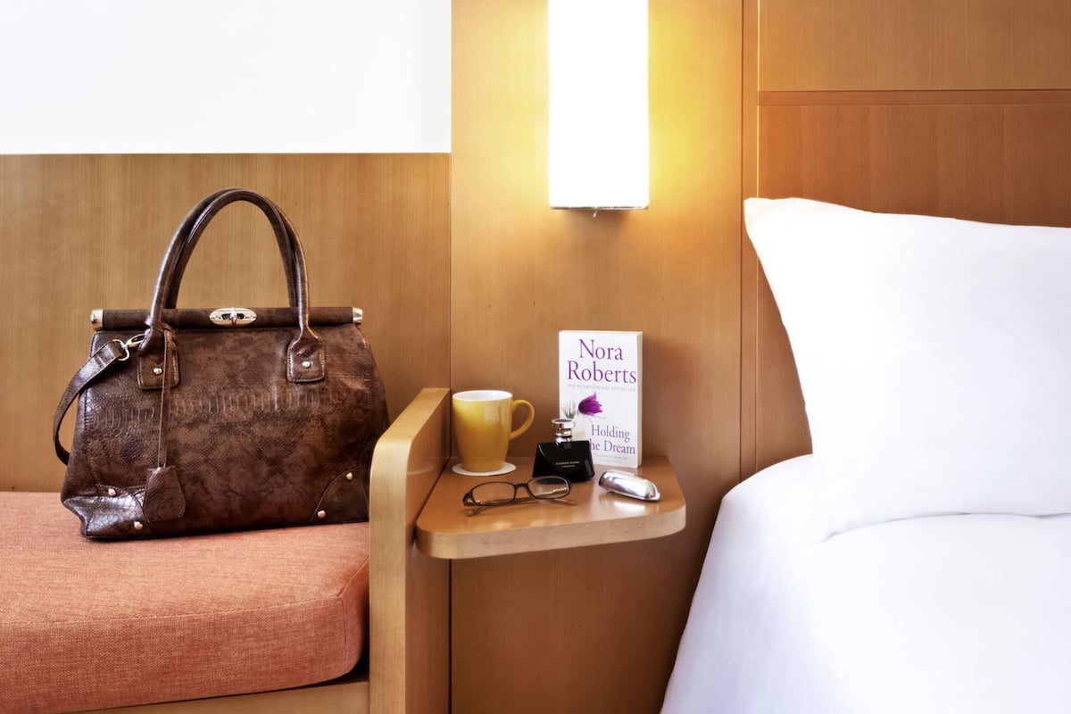 Skrivbord, mörkläggningsgardiner, gratis wi-fi och sängkläder