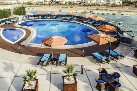 Outdoor pool, pool umbrellas, sun loungers