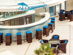 2 bars/lounges, poolside bar - ibis Abu Dhabi Gate (Abu Dhabi)