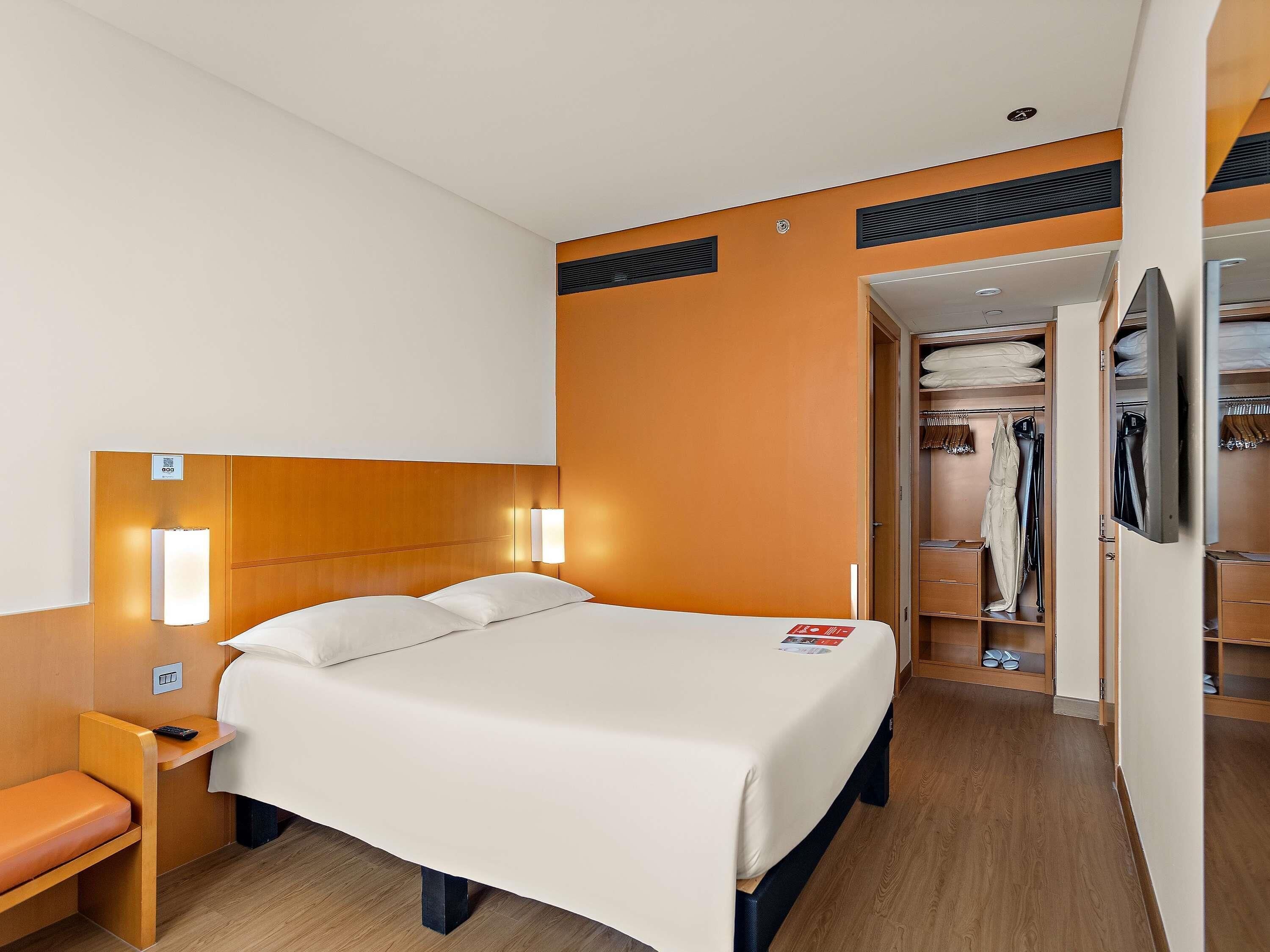 Desk, blackout curtains, free WiFi, bed sheets