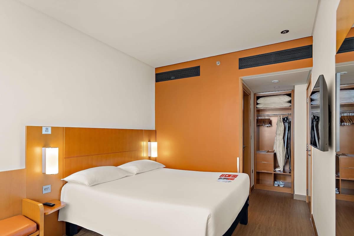 Bureau, rideaux occultants, Wi-Fi gratuit, draps fournis