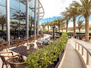 3 restaurants, Asian cuisine - ibis Abu Dhabi Gate (Abu Dhabi)