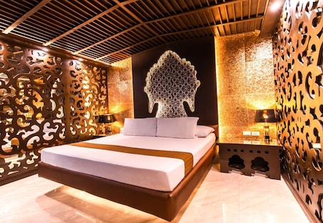 Suite, 1 Queen Bed | 1 bedroom, minibar, individually decorated, individually furnished