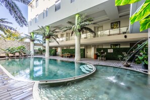 Outdoor pool - Sun Boutique Hotel (Kuta)