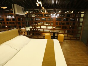 Suite, 1 Queen Bed | Minibar, soundproofing, free WiFi, bed sheets - Hotel Ava Gil Puyat (Pasay)