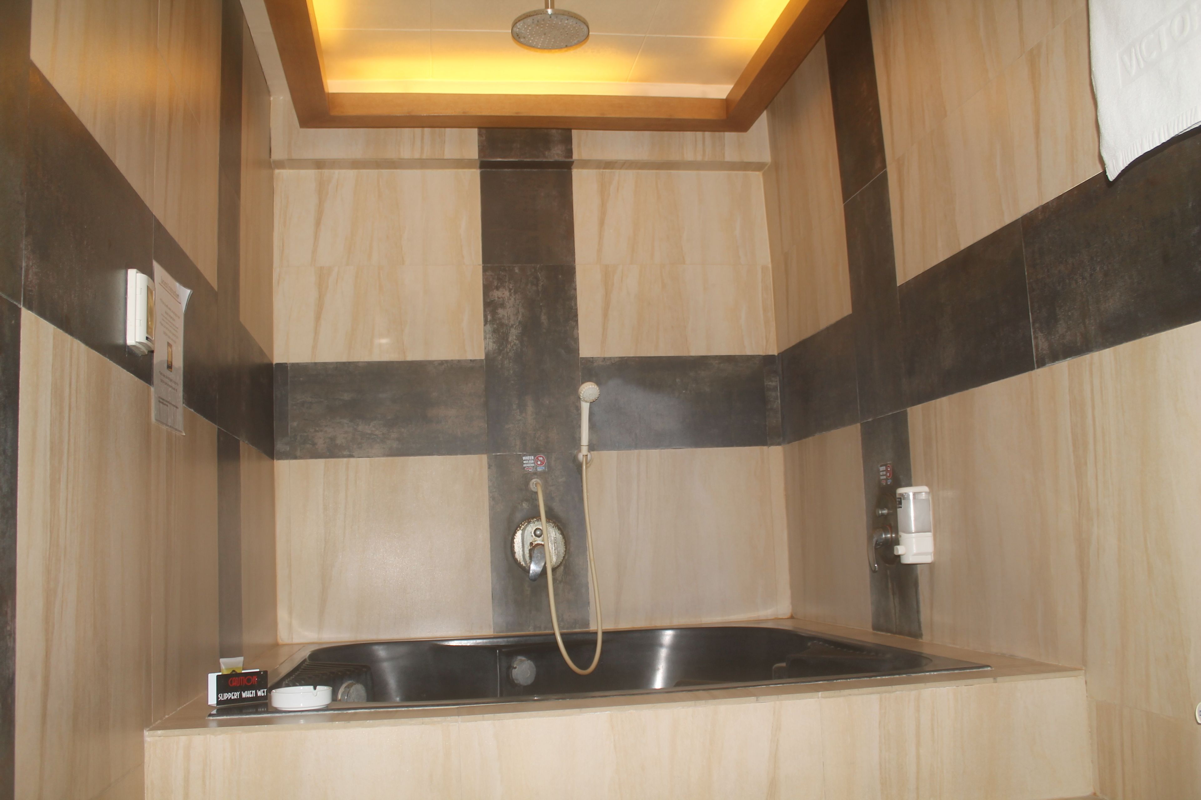 Suite, 1 Queen Bed | Jetted tub