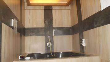 Suite, 1 Queen Bed | Jetted tub