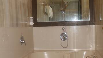 Suite, 1 Queen Bed | Jetted tub