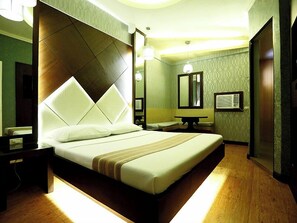 Deluxe Room, 1 Queen Bed | Minibar, soundproofing, free WiFi, bed sheets - Hotel Ava Gil Puyat (Pasay)