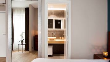 Superior Studio (Rue Berckmans n°19 -1060 Saint-Gilles) | Iron/ironing board, free cribs/infant beds, free WiFi, bed sheets