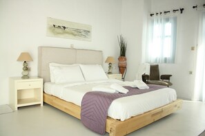 Premium bedding, in-room safe, desk, laptop workspace - Tholaria Boutique Hotel (Astypalaia)