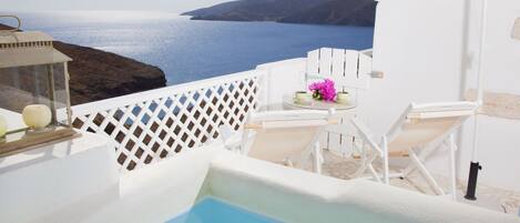 Junior Studio Suite, 1 Bedroom, Private Pool, Sea View (Imerovigli) | Room amenity