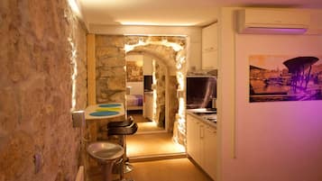 Studiosuite | Eigene Küche | Kühlschrank, Wasserkocher, Toaster, Hochstuhl