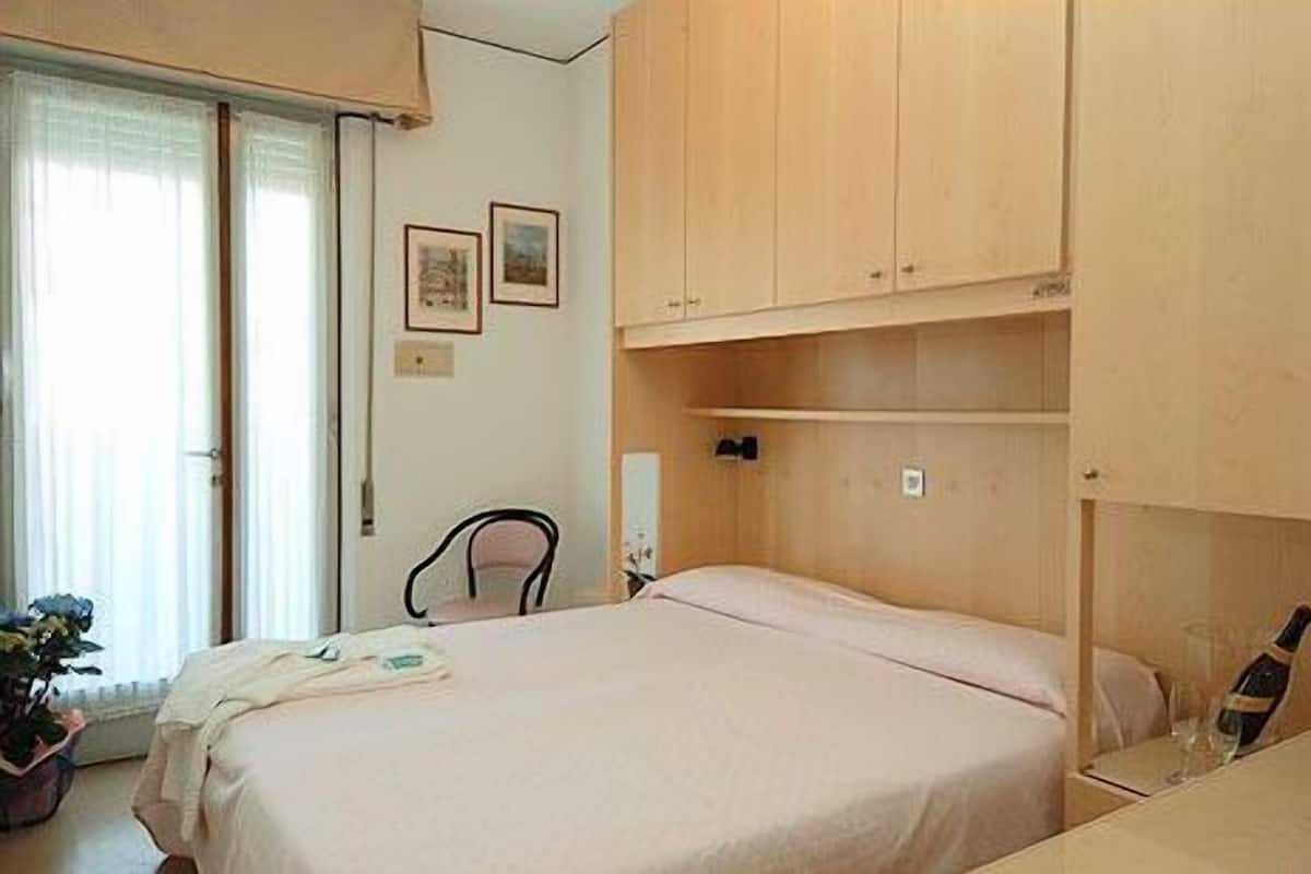 In-room safe, desk, free WiFi, bed sheets