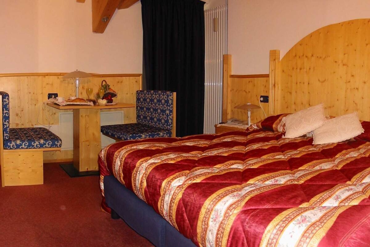 Standard Double Room, Mountain View | In-room safe, desk, blackout curtains, free WiFi