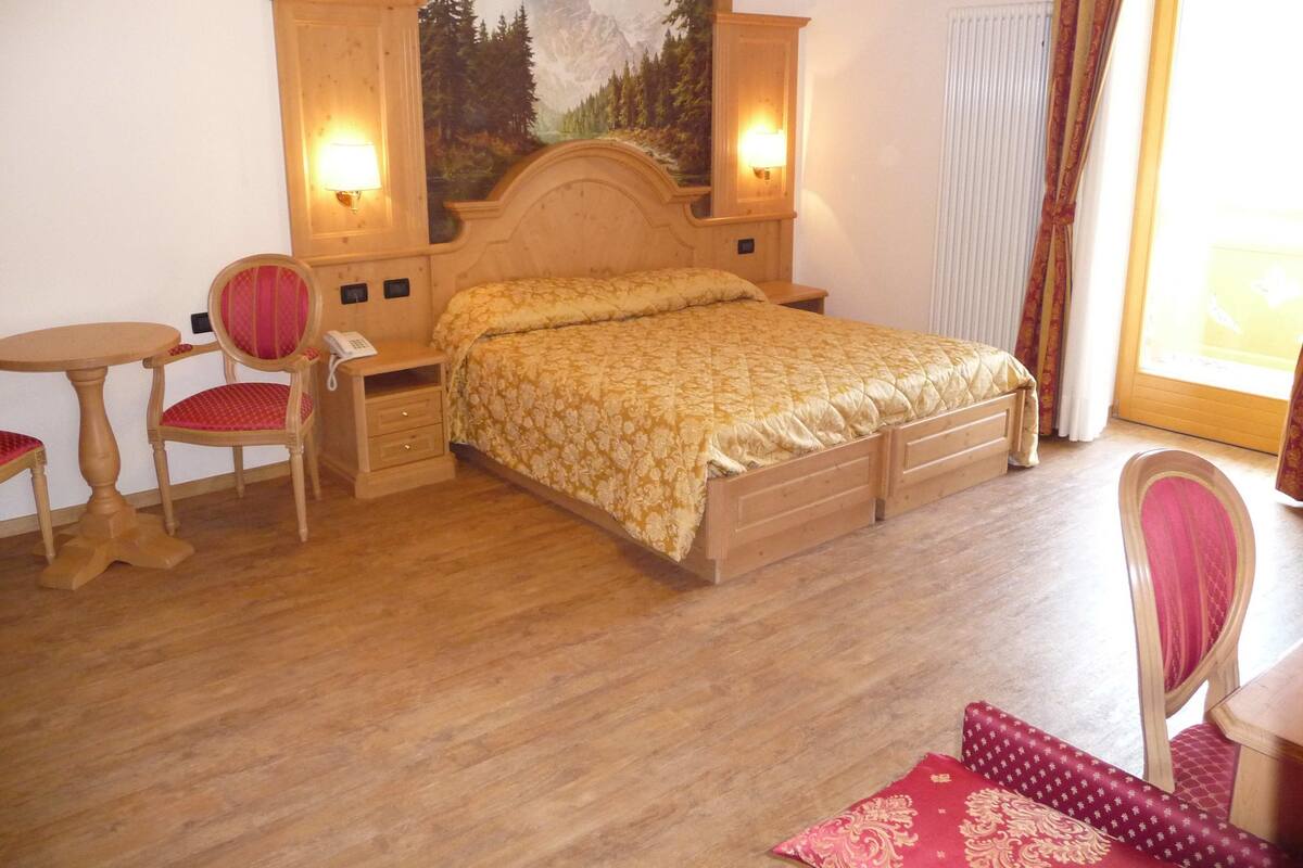 Comfort Double Room, Mountain View | In-room safe, desk, blackout curtains, free WiFi