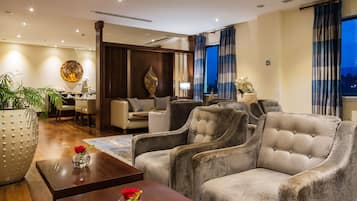 Ropa de cama de alta calidad, colchones con pillow-top y minibar