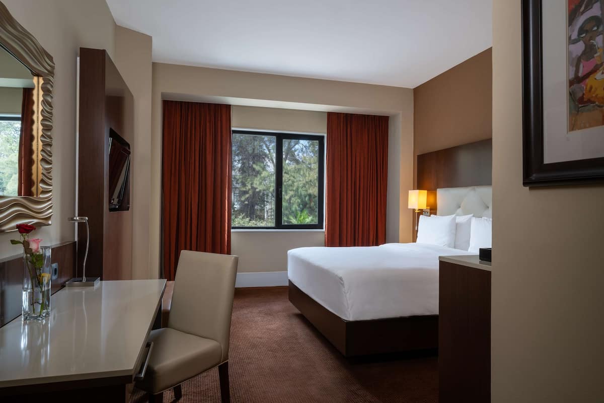 Premium bedding, pillowtop beds, minibar, in-room safe