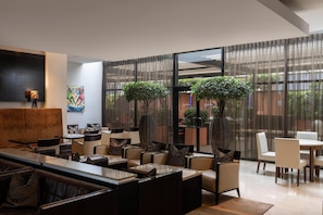 2 bars/lounges - Radisson Blu Hotel, Addis Ababa (Addis Ababa)