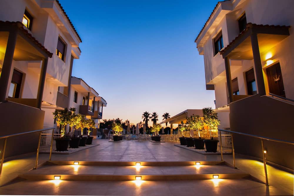 Acrotel Lily Ann Village