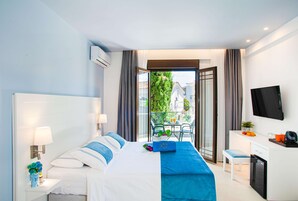 Escritorio, wifi gratis y ropa de cama 