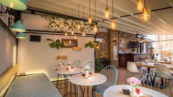 供應早餐、午餐、晚餐;土耳其菜