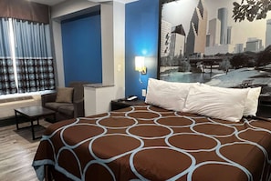 Brankas, meja kerja, tirai kedap cahaya, dan setrika/meja setrika