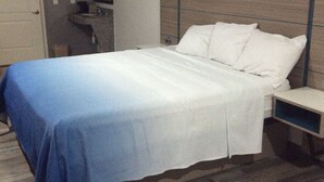 A standard hotel room with a bed, bedside table, and a small desk. - Crystal Inn Houston North I-45 (Houston)