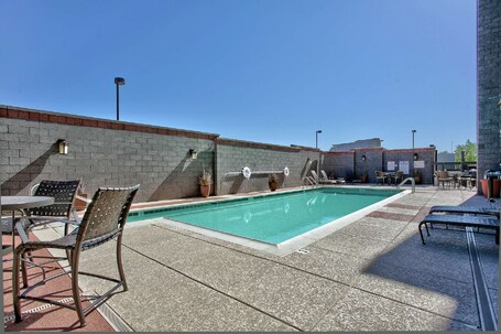 Hampton Inn Suites Scottsdale at Talking Stick - Image 18