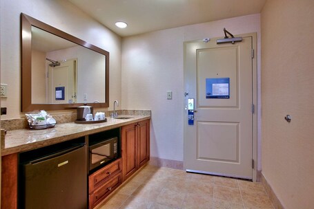 Hampton Inn Suites Scottsdale at Talking Stick - Image 21