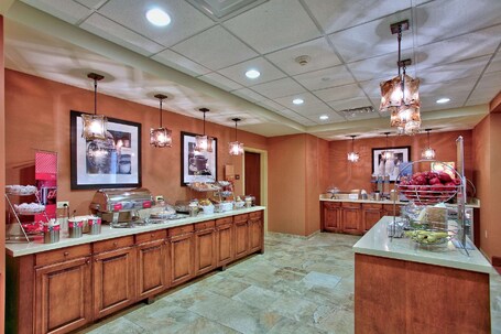 Hampton Inn Suites Scottsdale at Talking Stick - Image 35