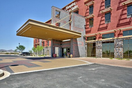 Hampton Inn Suites Scottsdale at Talking Stick - Image 33