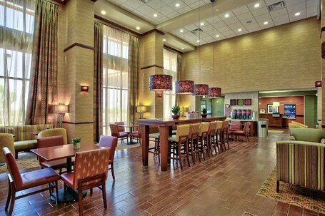 Hampton Inn Suites Scottsdale at Talking Stick - Image 26