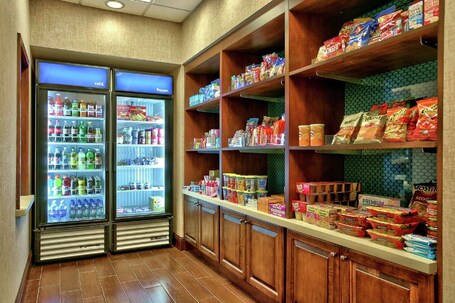 Hampton Inn Suites Scottsdale at Talking Stick - Image 12