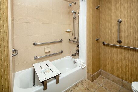 Hampton Inn Suites Scottsdale at Talking Stick - Image 39