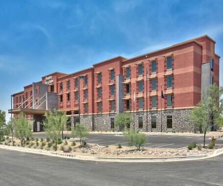 Hampton Inn Suites Scottsdale at Talking Stick - Image 17
